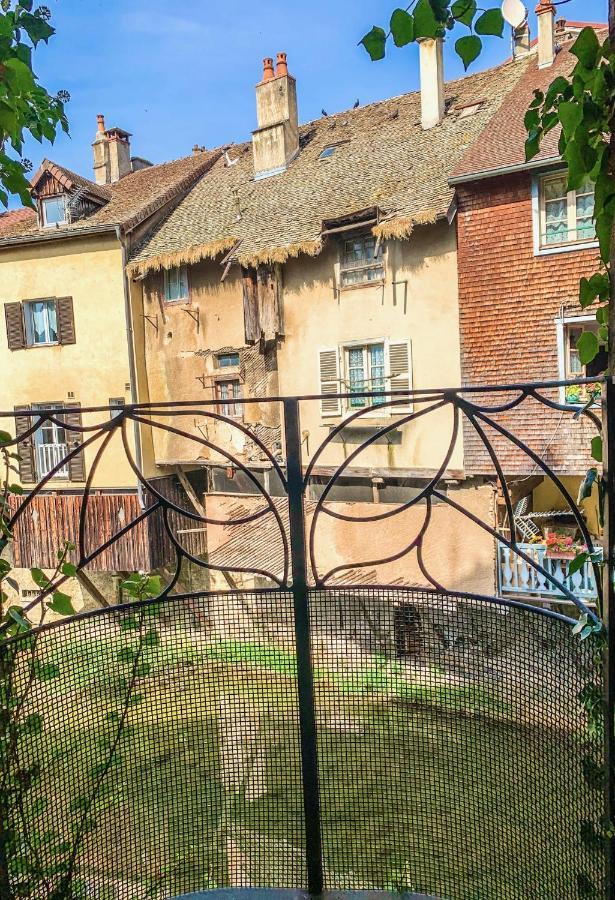 Bed and Breakfast Les Volets Rouges Арбуа Экстерьер фото